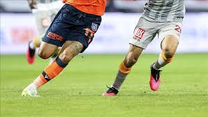 Aktürkoğlu'nun başakşehir geçmişini ak parti'ye bağlayan odatv, futbola açık açık siyaset bulaştırdı. Galatasaray Super Lig De Son Sampiyona Konuk Oluyor
