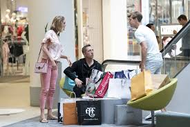 Comedian gad elmaleh would know, after leaving his stardom in france behind to make it in america. Huge In France Bild Erinn Hayes Gad Elmaleh Jordan Ver Hoeve 4 Von 14 Filmstarts De