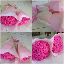 Nah, itu dia bunga matahari dari kain flanel sudah jadi dan siap dijadikan sebagai penghias ruangan. Buket Bunga Mawar Dari Kain Flanel Shopee Indonesia