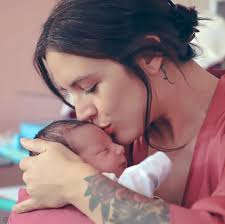 🔴 Nació bebe de la Ministra Camila Vallejo: es madre por segunda vez La  vocera de Gobierno, Camila Vallejo, anunció el nacimiento de su segundo  hijo, un varón de 3,8 kilos, ocurrido