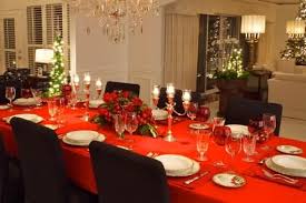 It sets the tone for the celebrations and makes us all feel happy while we start the dinner. Christmas Table Setting And Centerpieces Ideas