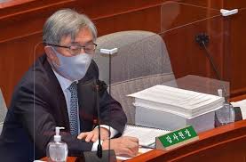 검찰청장, 감사원장 등 사정기관 수장들이 임기 도중에 사임하고 바로 대권 도전하는 행태가 반복될 신동근 최재형 사퇴해야…감사원장 할 수 없다 자인. ë²•ì¹˜ì£¼ì˜ì˜ íž˜ ë³´ì—¬ì¤€ ìµœìž¬í˜• ê°ì‚¬ì›ìž¥ì˜ ì›ì „ ê°ì‚¬ ë‰´ìŠ¤ ë™ì•„ë‹·ì»´