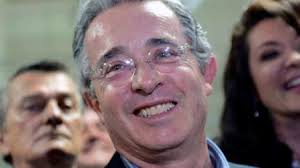 El expresidente y senador, álvaro uribe vélez, presentó este lunes, al departamento de la función pública, su declaración de renta correspondiente al. Por Que Esta Generando Revuelo La Declaracion De Renta De Uribe Eje 360