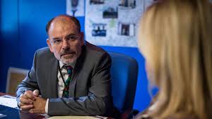 Within the dgse (general directorate for external security), a department called the office of legends (bdl) forms and remote pilot the most important agents of the french intelligence services: Le Premier Degre Et Demi Avis Serie Le Bureau Des Legendes Canal