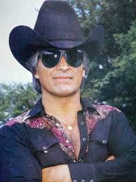 El Capo de capos, Carmelo Reyes Cien Caras, un hombre que con solo mover un  dedo movía masas en la arena donde se presentara.