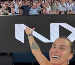 Vicky Jiménez Kasintseva @victoriajimenezkasintseva ha començat amb bon peu  el seu camí al primer Grand Slam de la temporada. Aquesta matinada,  l'andorrana s'ha imposat a Kayla Cross en la primera ronda de