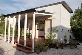 Rumah mungil nan minimalis selain memberikan kesan elegan, juga menyimpan sejumlah manfaat, loh. Lahan Terbatas Bukan Halangan Intip Smart Nya 10 Desain Rumah Mungil Ini