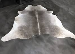 Zeige 1 bis 100 (von insgesamt 202 artikeln). Exclusives Stierfell Kuhfell Rinderfell Fellteppich Grau Cowhide Rug Flourou Luxury Interior Design Art
