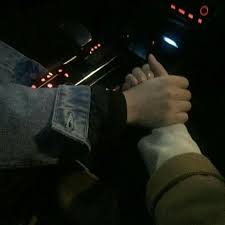 Pegangan jenis ini disebut dengan shakehand grip atau pegangan berjabat tangan, caranya dengan memegang raket seperti orang yang berjabat tangan. 7 Ide Pegangan Tangan Fotografi Pasangan Gambar Pasangan Fotografi Remaja