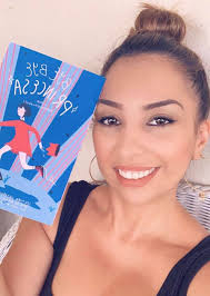 BYE BYE PRINCESA EL LIBRO ubica a las niñas, mediante un lenguaje claro,  sencillo y sin rodeos, en un aquí y ahora aterrizado , tangible, real y  certero: su autoestima... #byebyeprincesa