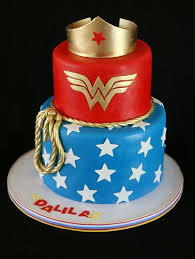 Birthday Cake Ideas For 19 Year Old Female Wonder Woman Cake Wonder Woman Cake Wonder Woman Birthday Party Cake