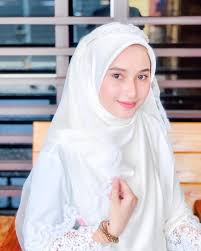 Mulai dari flying fox, perahu kayuh, berkuda, atv, etnic village, dan masih. 700 Ide Cewek Berjilbab Cantik Banget Di 2021 Jilbab Cantik Kecantikan Wanita