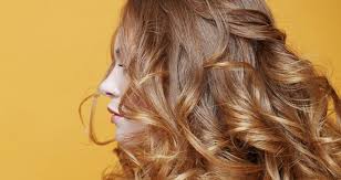 The beautician has enhanced the look by creating long layers on long locks. How To Dye Your Hair Strawberry Blonde L Oreal Paris