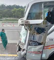 Tiket bus budiman reguler cukup bersaing dengan po lainnya, sedangkan tiket bus budiman lebaran mengalami penyesuaian harga. Bus Outing Class Smpn 20 Kota Bekasi Disruduk Bus Budiman Di Cikampek Km 488 Inijabar Com