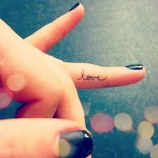Fashionable Finger Tattoo Designs Women Pretty Finger Tattoo Tatuajes Tiernos Tatuajes Femeninos Tatuajes Diminutos En El Dedo