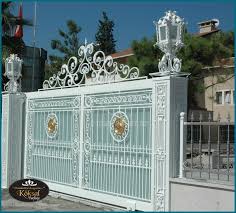 Demir kapılar güvenlik ve estetiği birarada sunan uzun ömürlü kapılardır. 05333346782 Koksal Ferforje Demir Surgulu Garaj Kapisi Ferforje Surgulu Cam Garaj Kapilari Kapilar Garaj Villa