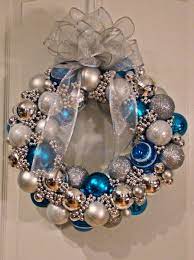 Christmas Ball Wreath Tutorial Cestas De Navidad Coronas De Navidad Cosas De Navidad