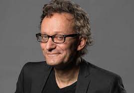 The brand new program of the artistic director of the porcupines lüdecke does political cabaret at a time when people are wondering what politics is all about today. Frank Ludecke Im Dasdie Stage Erfurt