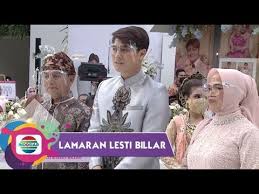 Nggak hanya itu, acara yang menyatukan dua sejoli ini akan dilanjutkan dengan sesi mohon restu keluarga pada pukul 18.30 wib. Hangat Dan Khidmat Keluarga Lesti Menyambut Keluarga Rizky Billar Lamaran Leslar Youtube