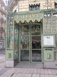 Laduree Maison De Macarons Et Fabricant De Douceurs Depuis 1862 Laduree Cupcake Shop Interior Patisserie Shop