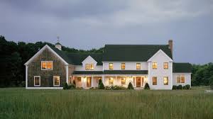 New England Farmhouse With Attached Barn Shingle Google Search New England Farmhouse Barn House Plans Modern Farmhouse Exterior