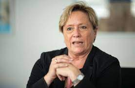 Oder hat sie gegen kretschmann keine. Susanne Eisenmann In Bunte Cdu Spitzenkandidatin Gibt Private Einblicke In Ihre Patchwork Familie Politik Stuttgarter Zeitung
