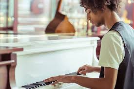 Frei klavier spielen lernen mit akkorden, rhythmen und passenden tönen. Akkorde Und Tonleitern Auf Dem Klavier