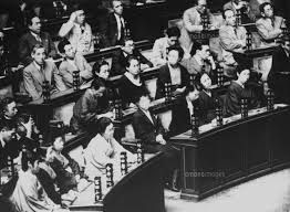 戦後初の衆議院選挙が行われ、３９人の女性議員が当選 写真：国会の ...