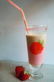 Milk Shake Aux Fraises Et A La Banane Recette Recette Milk Shake Milk Shakes Milkshake Fraise Banane