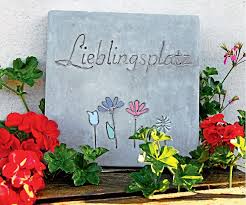 Schneiden sie unterschiedlich lange garnschnüre und kleben sie einfach die beiden enden jeder schnur an dem. Kreativ Mit Beton Gartenschilder Landkind