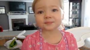 Vidéo : La petite Makena, deux ans, chante Someone Like You d'Adele, mars  2012.