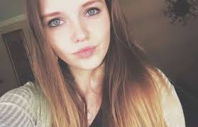 Hãy mở ra khi mẹ nhớ con": Người mẹ tìm thấy những bức thư cảm động do con  gái qua đời để lại