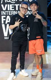 Kết quả trang 1 dù chỉ mới hé lộ một vài hình ảnh hậu trường nhưng hai tiết mục của binz và hoàng thùy linh tại. Minh Tu Va Rapper Binz Sáºµn Sang Bung Ná»• Tháº­t áº¥n TÆ°á»£ng Trong Show Meuw Gene Cá»§a Ntk Chung Thanh Phong Táº¡p Chi Ä'áº¹p