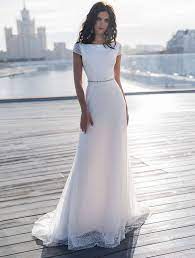 Блестящее скромное свадебное платье купить в Москве
