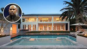 The property was built by developer nile niami and also features an incredible backyard pool. Floyd Mayweather Buys Mansion In Beverly Hills Dirt