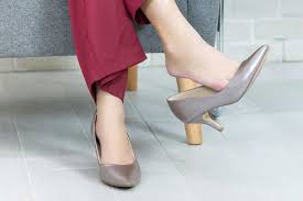 Every shoe tells a story, but the wrong pair can tank your outfit. What To Wear With Gray Shoes 21 Picture Ideas Stylecheer Com