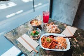 On The Bab Restaurant De Street Food Coreenne A Paris Culinaire Cuisine De Rue Photo De Plats