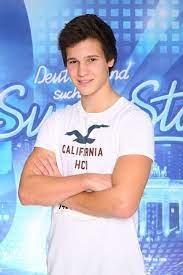 He himself says that his decision to take part was very spontaneous and that he was therefore often glad that he was eliminated in the second half. Wincent Weiss Weiss Wincent Twitter