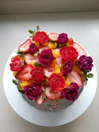 Q Ki Pastel Decorado Con Fruta Y Flores Naturales Facebook