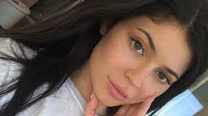 Ungeschminkt wirken kylies lippen deutlich schmaler als sonst. Total Naturlich Kylie Jenner Zeigt Sich Vollig Ungeschminkt Promiflash De