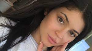 Fans finden sie ungeschminkt viel schöner. Total Naturlich Kylie Jenner Zeigt Sich Vollig Ungeschminkt Promiflash De