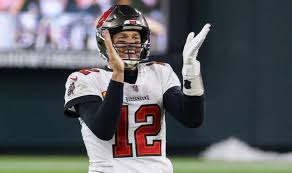 On thursday night, patriots owner robert kraft held a banquet at his home to present tom brady and the team with super bowl rings after winning their sixth championship in franchise history. Tom Brady Net Worth How Much Is The Tampa Bay Buccaneers Star Worth Before Super Bowl Lv Nfl Sport Express Co Uk