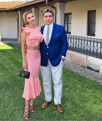 Hungarian actress/producer based in istanbul. Csosz Bogi Az Eljegyzesrol Nyilvan Nem Egy Kristalyt Szeretne Minden Reggel Felhuzni Az Ujjara Egy No Nlc