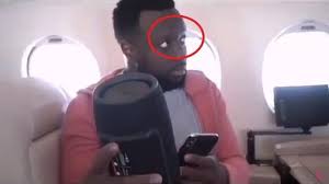Le chanteur maître gims, pseudonyme de gandhi djuna, est un rappeur, chanteur et compositeur français né le 6 mai 1986 à kinshasa et a été mis en garde à vue. Enfin Maitre Gims Sans Lunettes Une Image Que Avez Peut Etre Rate Magazine Kivuzik