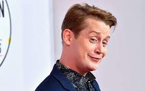 Macaulay carson culkin was born on august 26, 1980 in new york city.5 culkin's father, christopher cornelius kit culkin, is a former actor known for his productions on broadway and is. American Horror Story Macaulay Culkin Bekommt Rolle