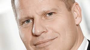 Westander tappar tre konsulter