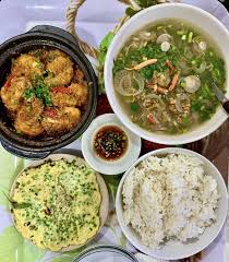 Mô tả hình ảnh bữa cơm