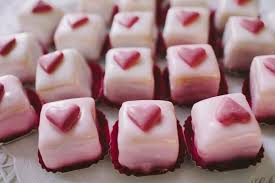 Petit Four Vom Cafe Sprengler Essen Essen Heiraten Hochzeit