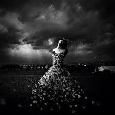 Eskiden olan kötü anıları hatırlayıp üzülüp kederlenmek anlamına gelir. Ruyada Baskasinin Evinde Tadilat Gormek Hayirli Ruya