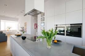 Schicke Penthouse Wohnung Mit Loft Charakter Von Hola Design Haus Kuchen Kuchen Design Moderne Kuche